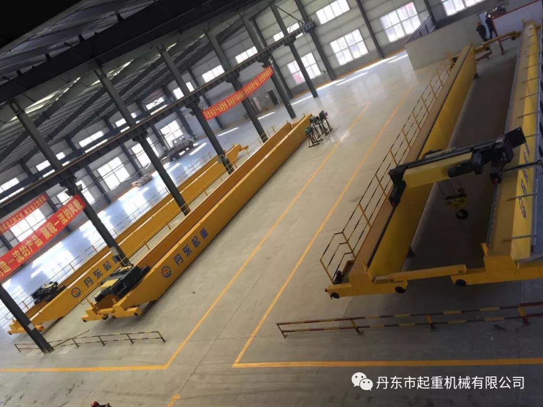 感謝新老客戶對(duì)丹東市起重機(jī)械有限公司的大力支持